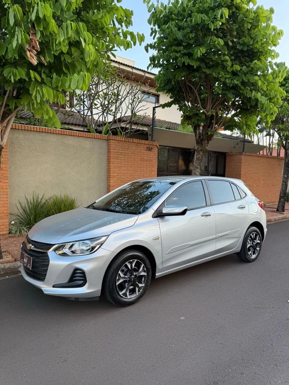 Onix Hatch LT