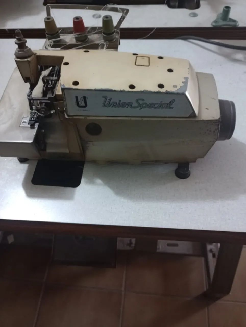 Máquina de Costura Overloque