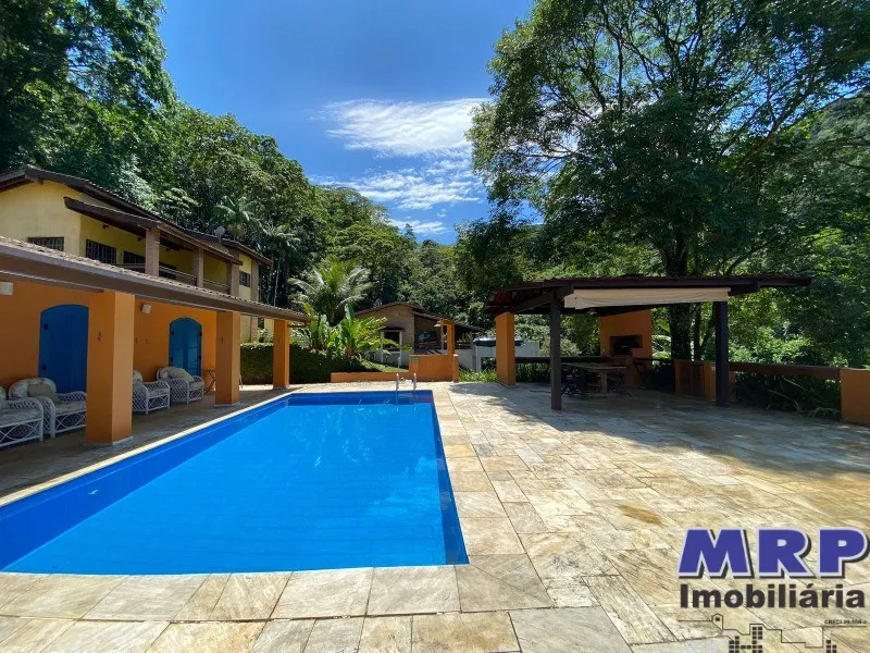 Praia da Lagoinha em Ubatuba. Casa á venda, 6 dormitórios. Com piscina.