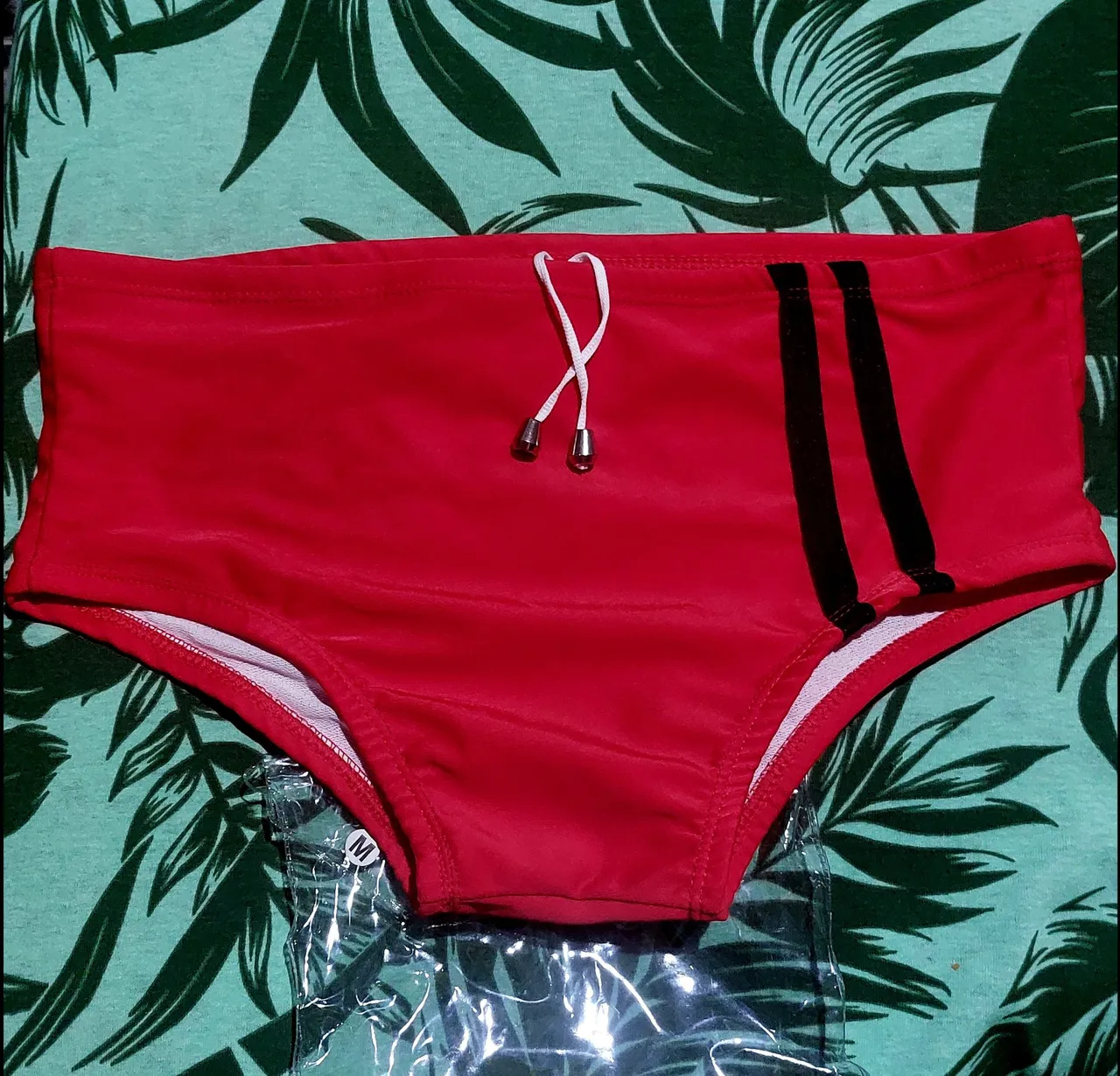 Sunga Vermelha com Detalhes em Preto