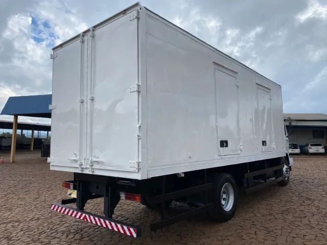 MB 1718 4x2 - Foto 4