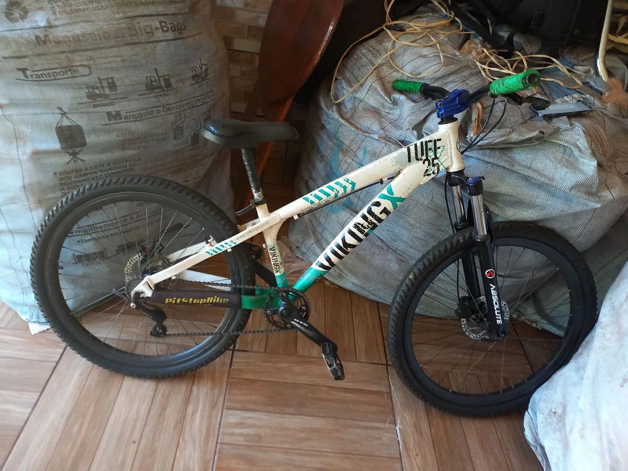 Bicicleta Viking Tuff 25 montada