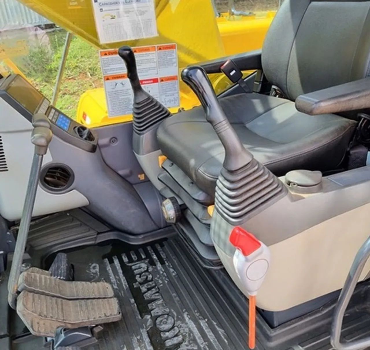 Escavadeira Komatsu PC200 ES.15 - Foto 4