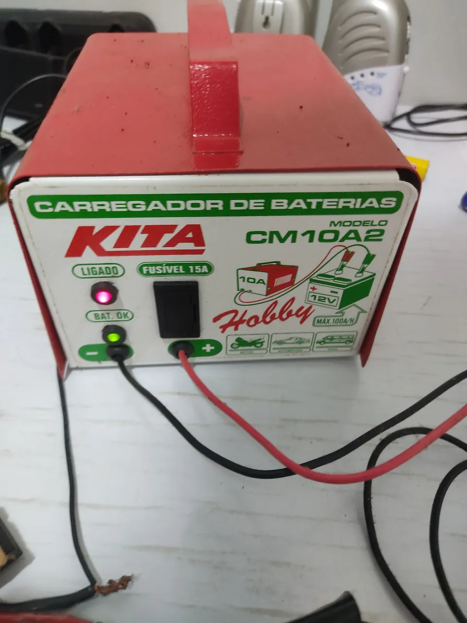 Carregador de Baterias KITA CM10A2