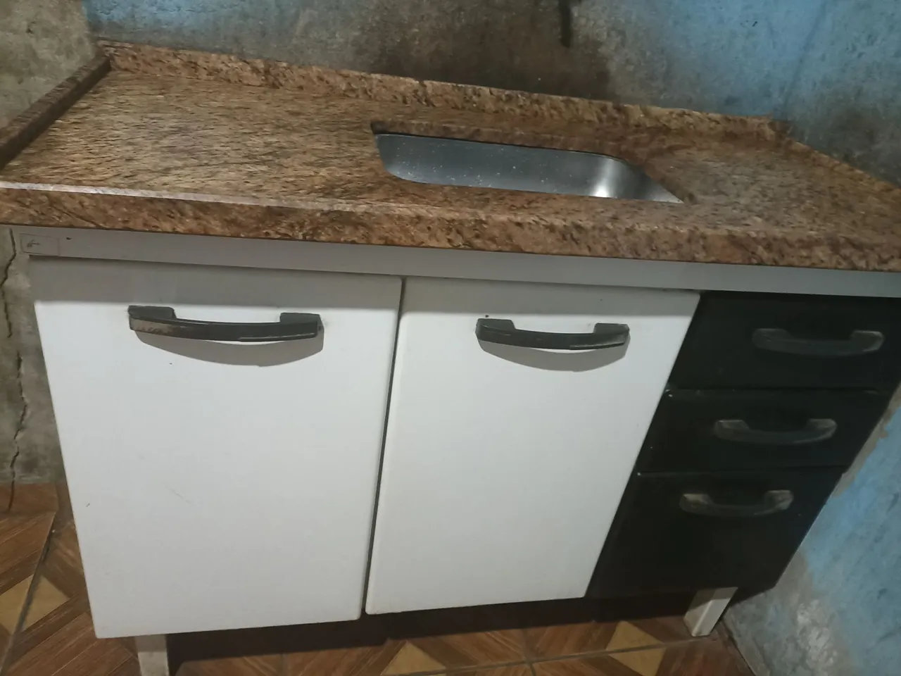 Armário de Cozinha com Pia e Tampo em Granito