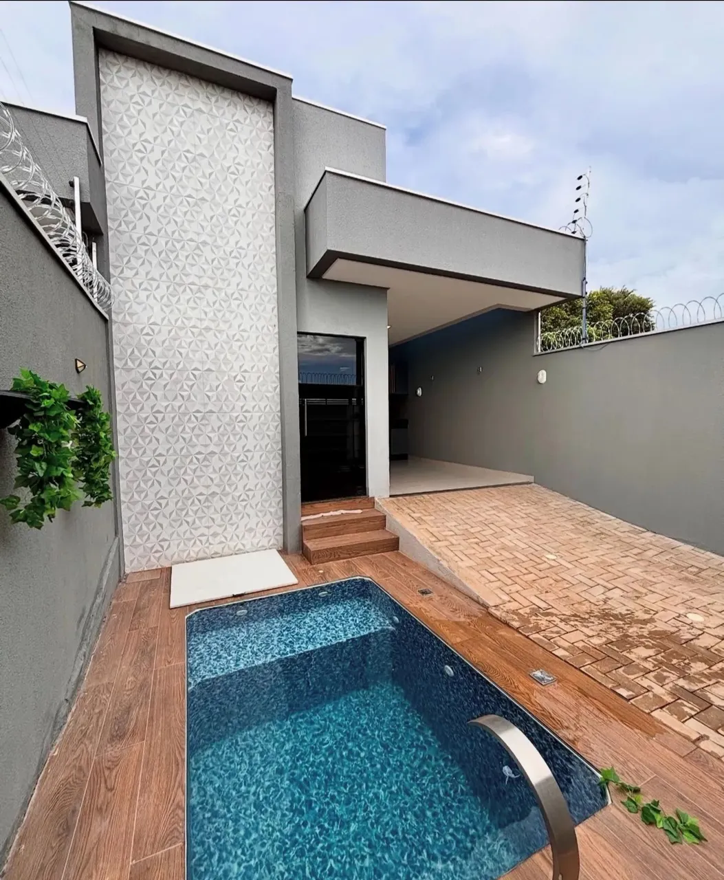 1603 sul , Arso 151 ,fundo a Ulbra,casa usada 3/4 sendo 1 suíte c energia solar