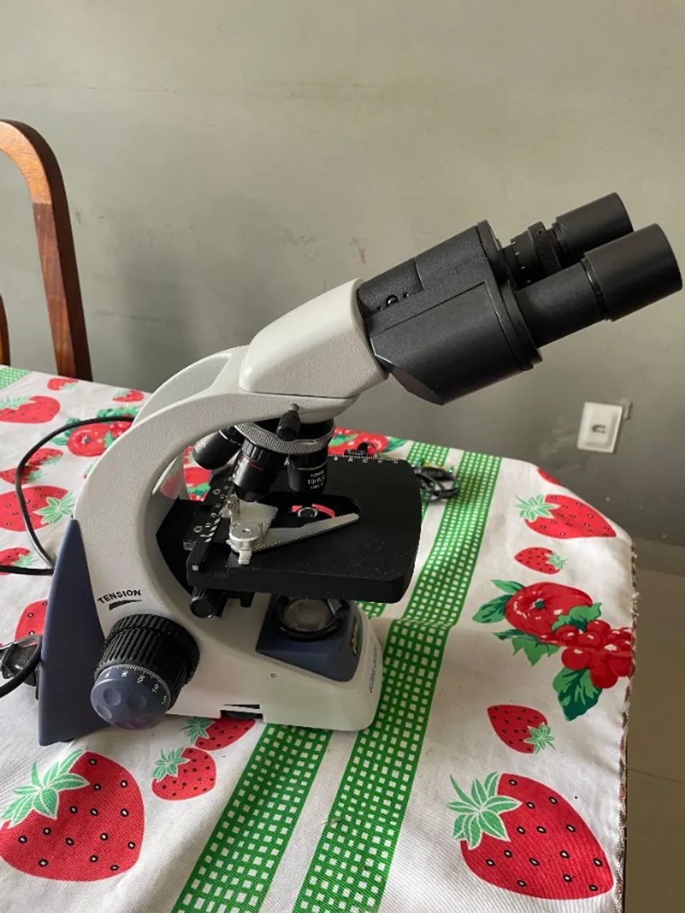 Microscópio Biológico Binocular Global Optics LED 1000x - Seminovo, Perfeito Estado