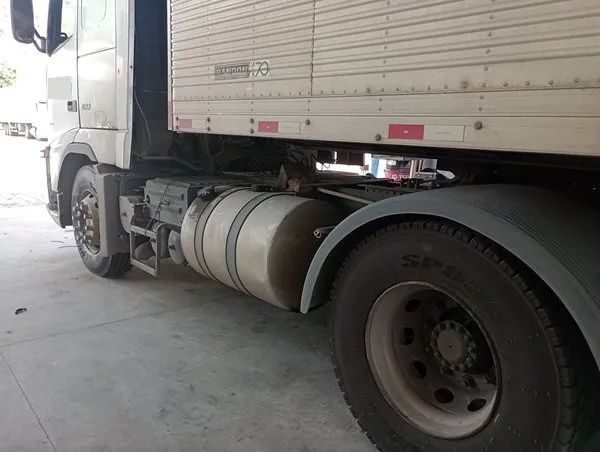 Volvo FH 420 4x2 ano 2014 automático - Foto 8