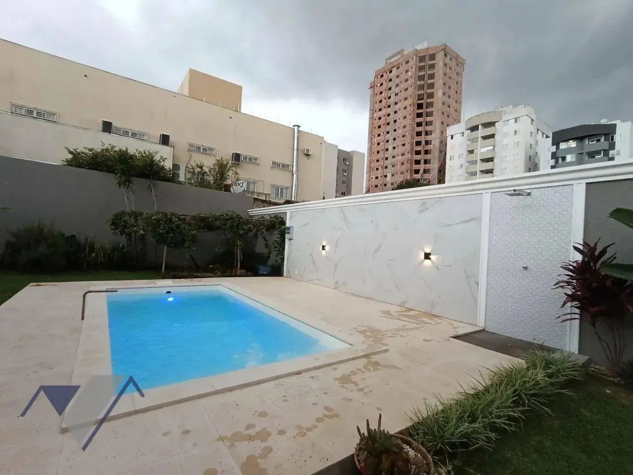 Casa com 3 dormitórios para alugar, 163 m² por R$ 8.000,00/mês - Coqueiral - Cascavel/PR