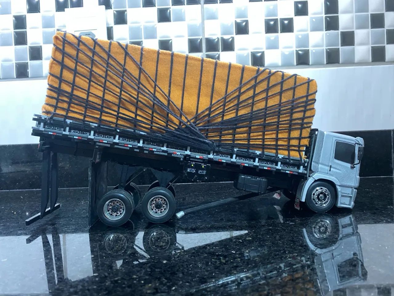 Caminhão miniatura constellation 24-250 teto baixo!!! - Foto 3