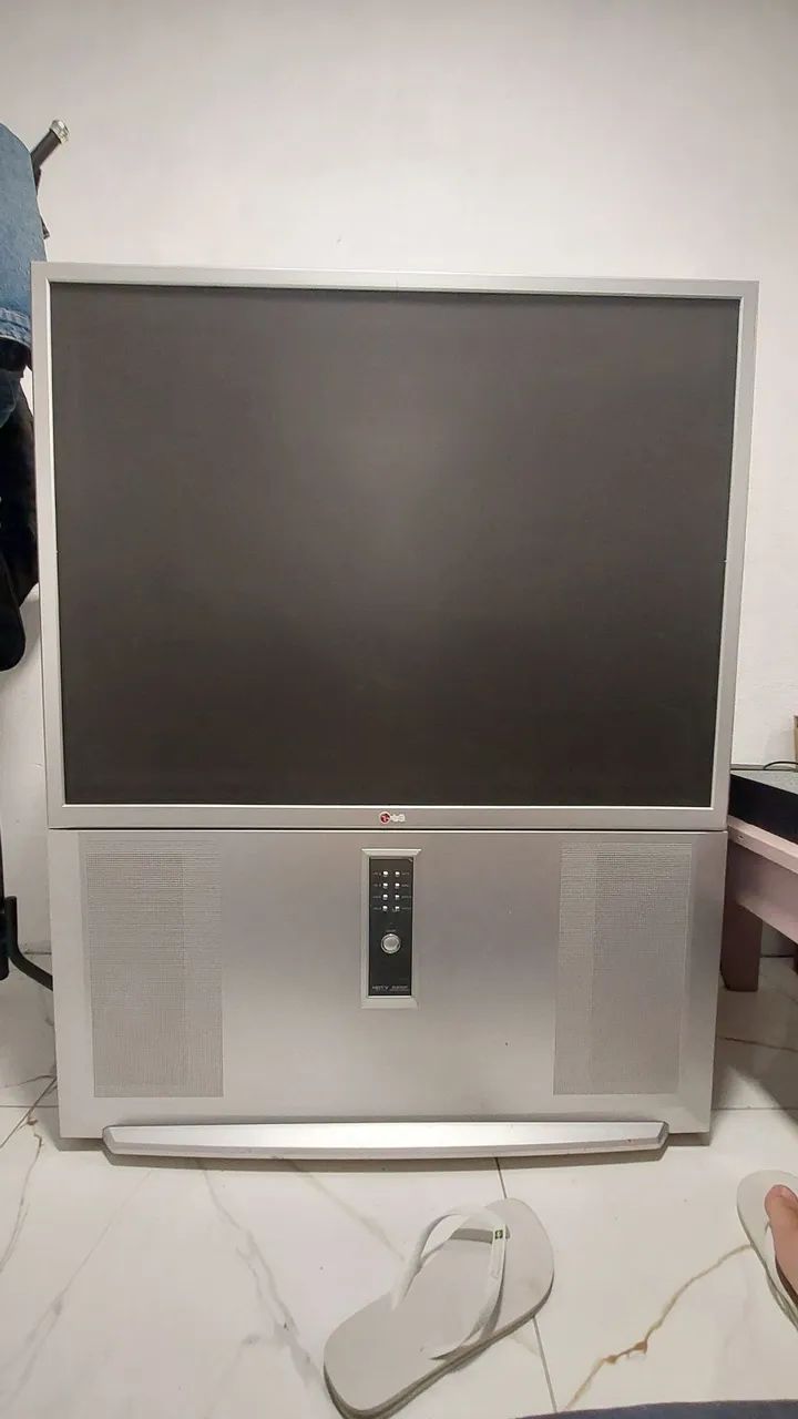 RELÍQUIA!!!! TV de retroprojeção LG de 50 polegadas.