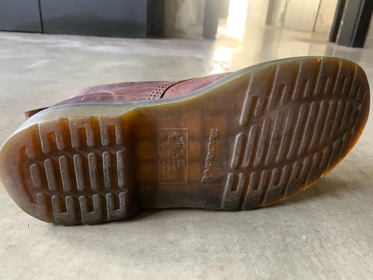 Bota Dr. Martens de Couro Marrom - Foto 5