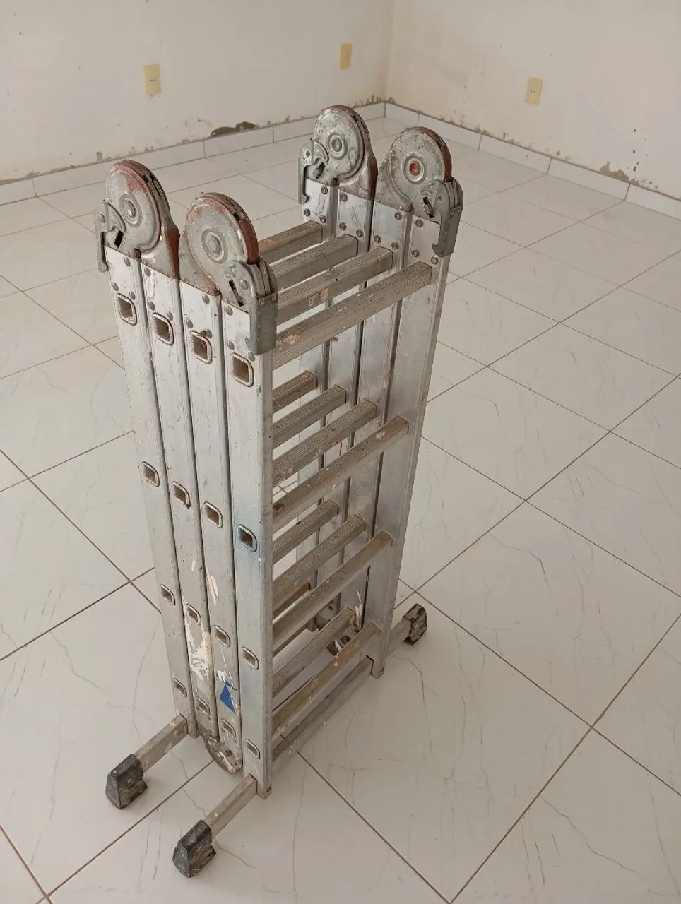 Escada de Alumínio Retrátil