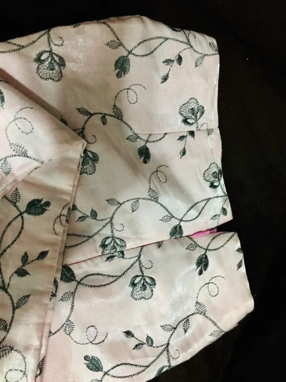 Calça feminina bordada, de cetim, tamanho P  - Foto 4