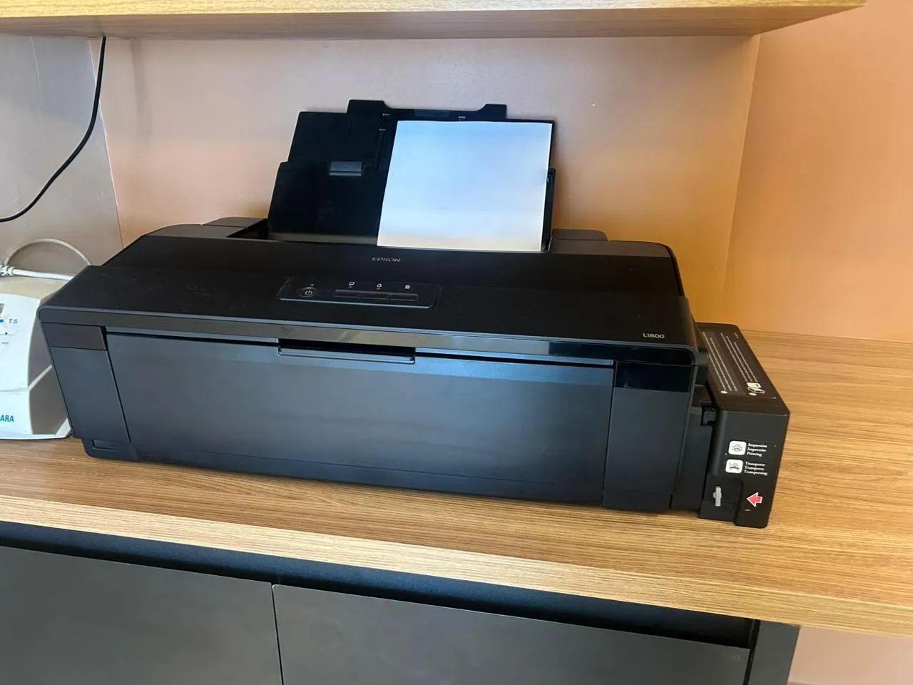 Impressora Epson L1800 - Imprima fotos e documentos com alta qualidade!