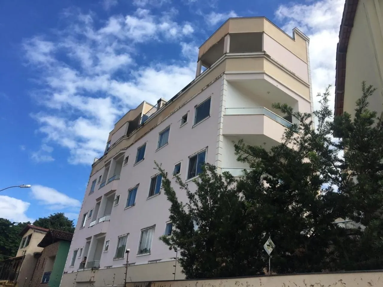 Alugo apartamento 2 quartos, excelente Castro pires, área gourmet(prédio)