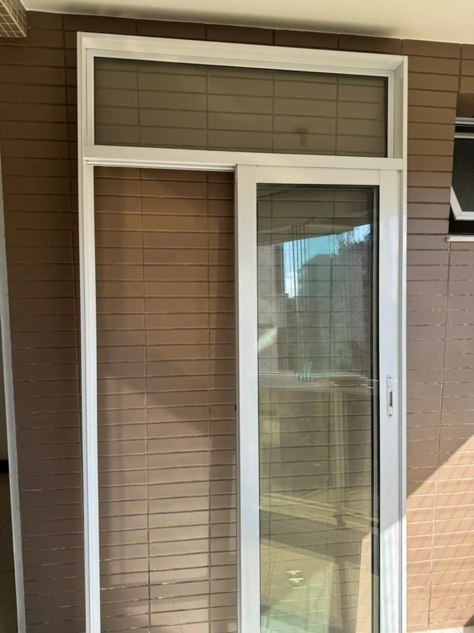 Vendo porta de alumínio branco