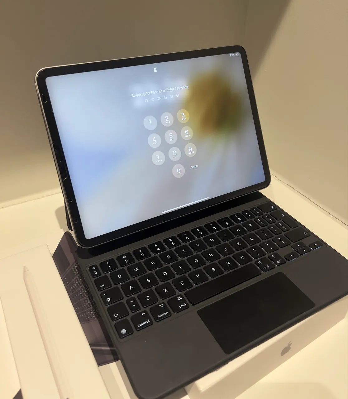¡Pad Pro 11 pol. 4 geração 256 GB + Apple Keyboard + Apple Pencil - Foto 3