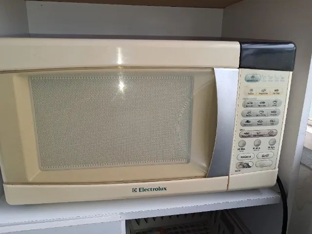 Micro-ondas Electrolux modelo ME21G