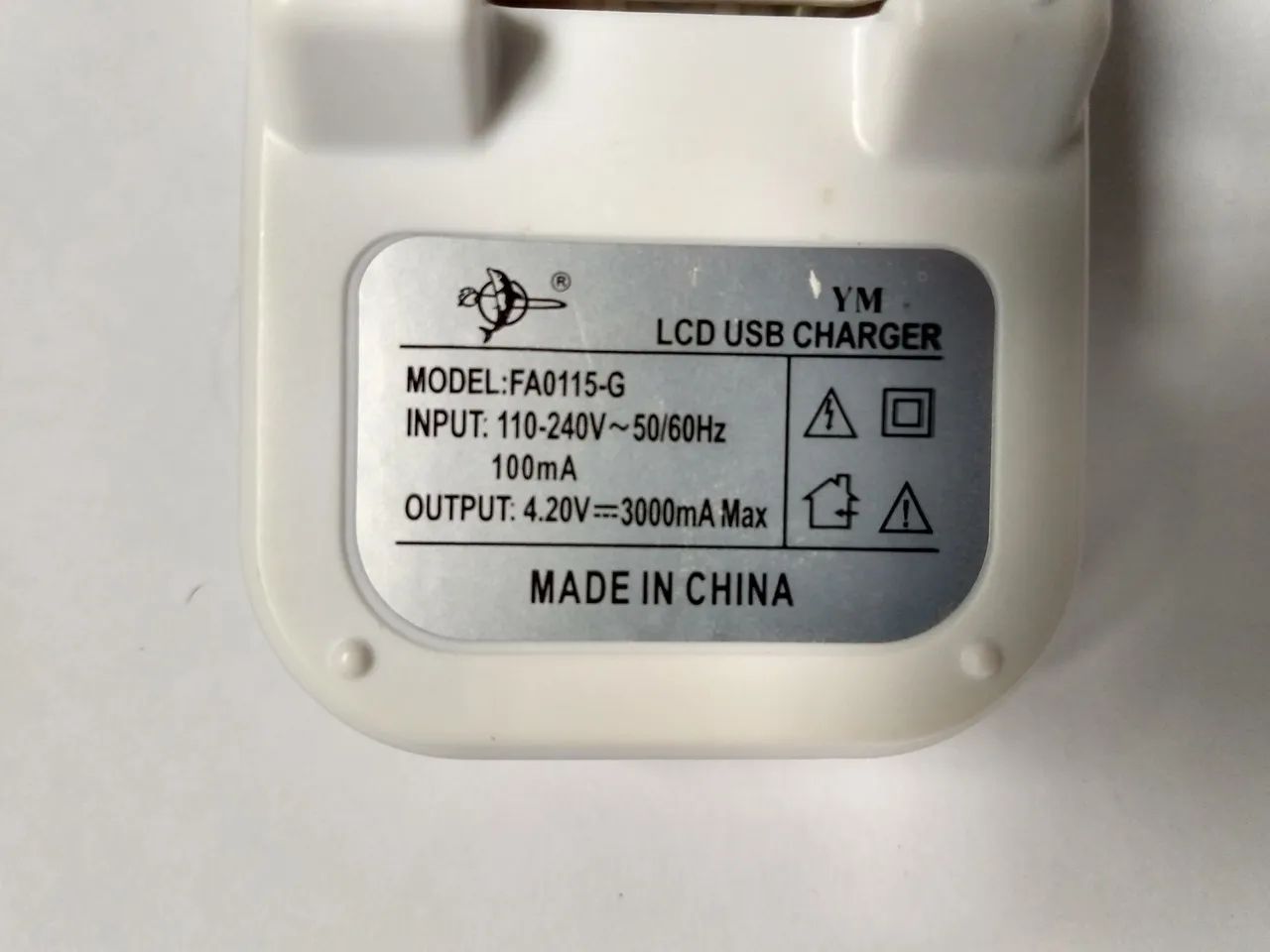 Carregador Universal LCD USB  usado funcionado. - Foto 4