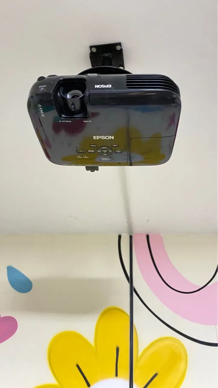 Projetor Epson 3LCD - Ótima Qualidade de Imagem! 