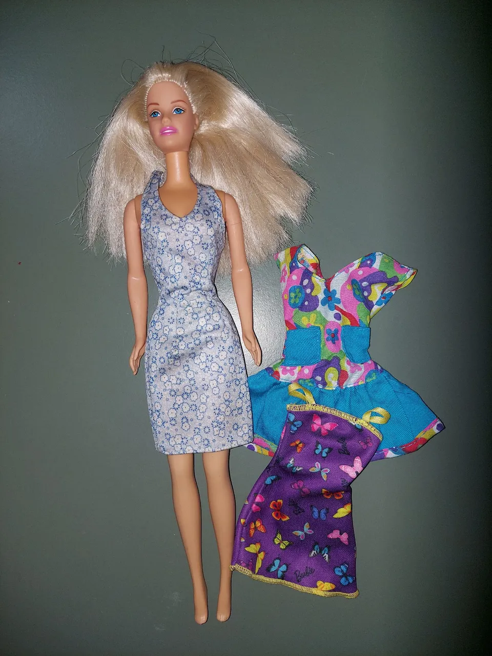 boneca barbie anos 90 com roupinhas