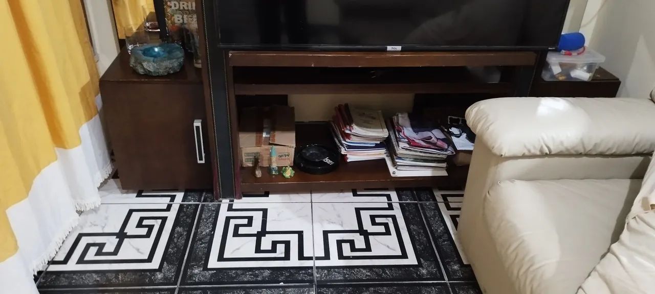 Estante de madeira para sala com prateleiras e nichos - Foto 2