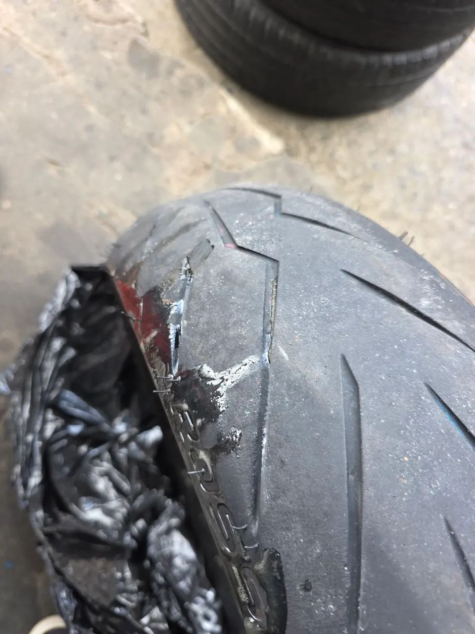 Pneu Moto Pirelli Diablo Rosso III 150/60 aro 17 cb 300 cb 250 Twister fazer 250 - Foto 2