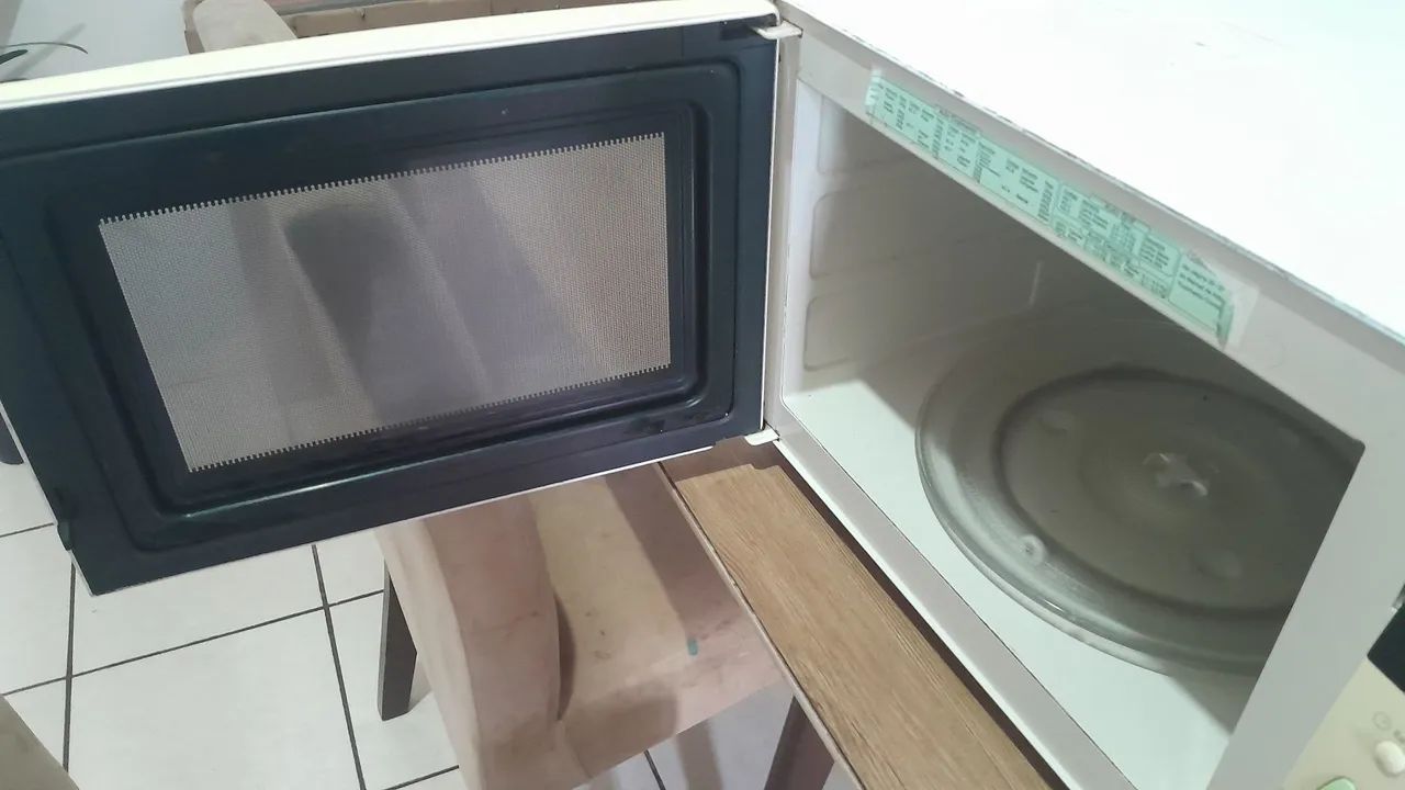 VENDO MICROONDAS, LG, 30 LT EM OTIMO ESTADO FUNC PERFEITAMENTE,  - Foto 3