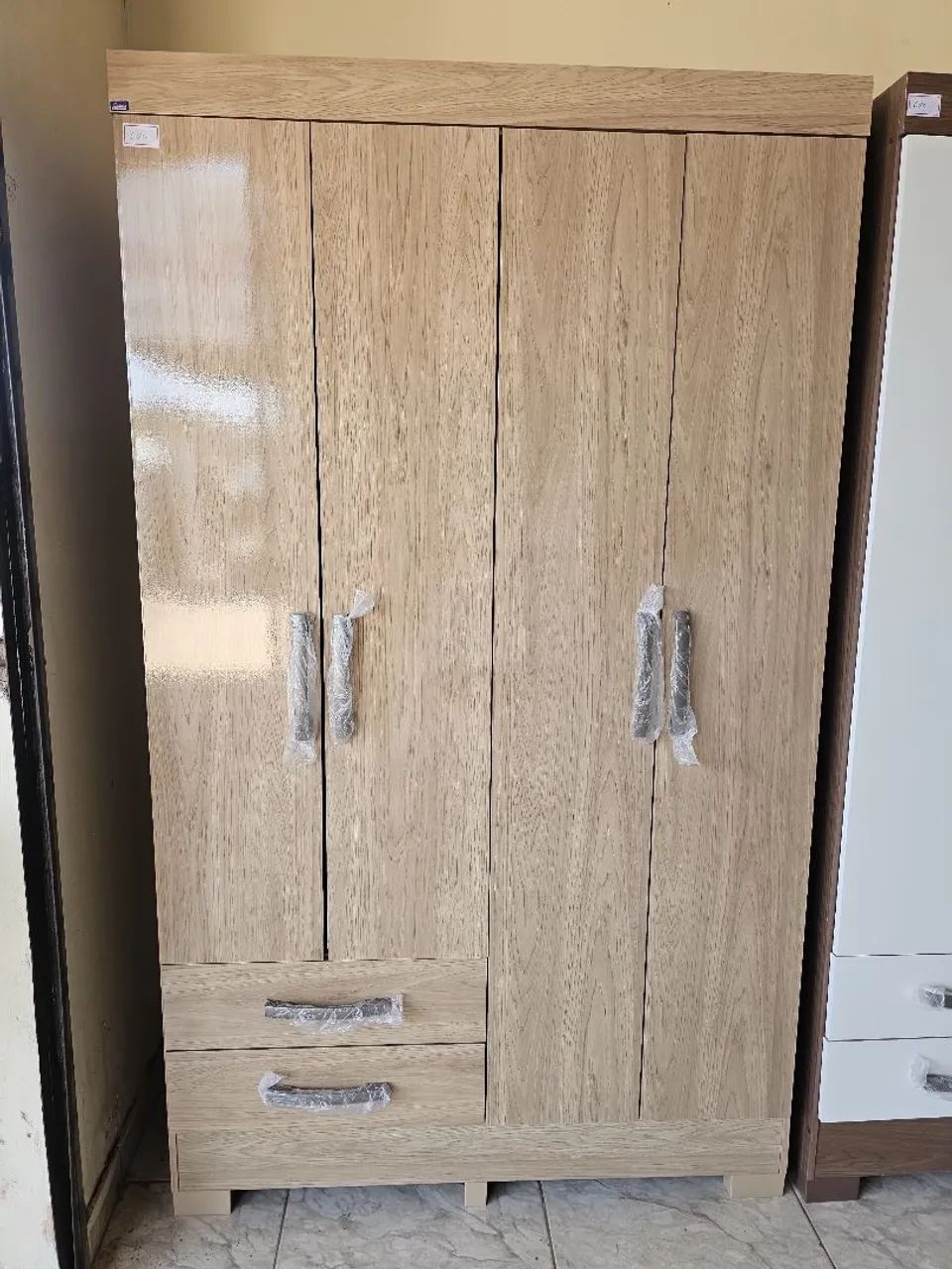Guarda roupa de solteiro novo