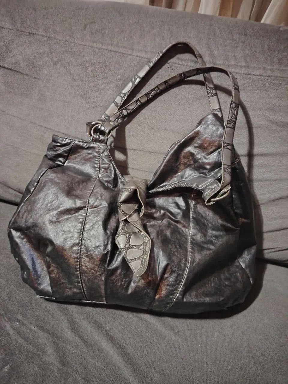 Bolsa couro metálico