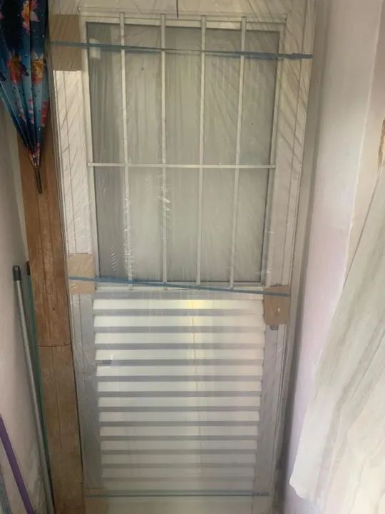 PORTAS DE ALUMÍNIO E MADEIRA NOVAS