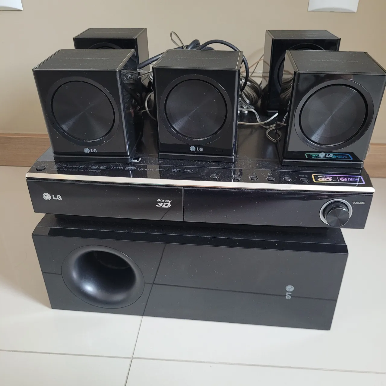 Home Theater LG Blu-ray 3D com 5 Caixas e Subwoofer