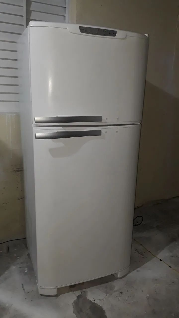 Geladeira Electrolux  frost free 110v.352L. Lunda e perfeita.  - Foto 2