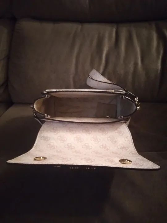 Bolsa Guess branca de ombro - Foto 6