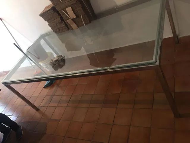 Mesa retangular - tampo de vidro e base de metal - 210 x 110 x 75 cms 
