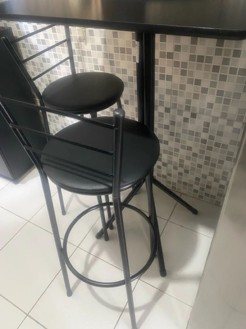 Mesa com duas cadeiras  - Foto 2