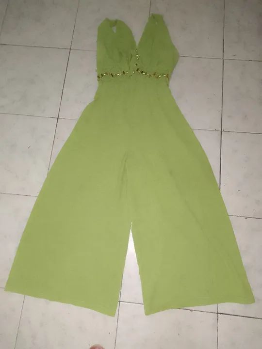 Macacão verde feminino lindo e sofisticado 