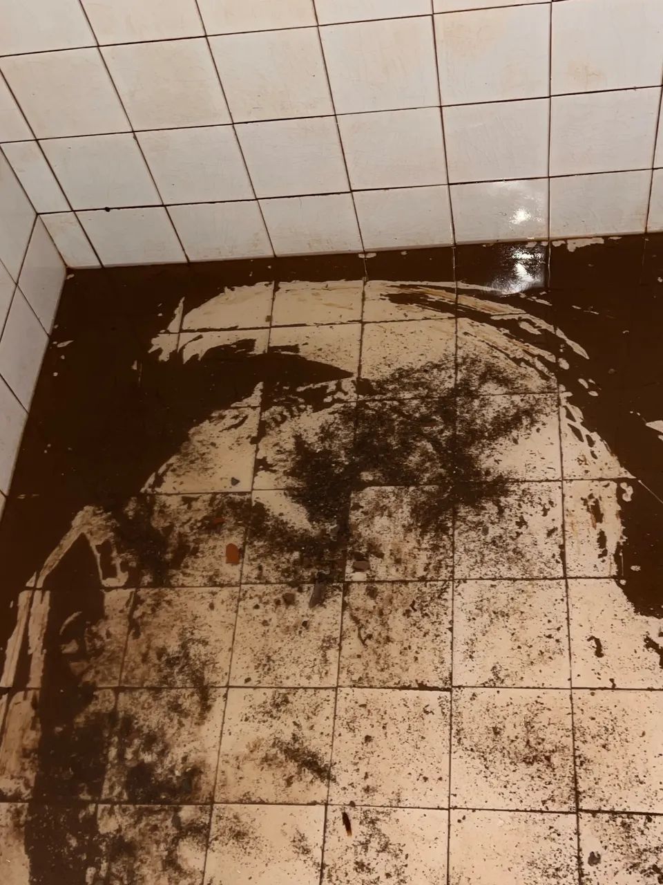 LIMPEZA DE CISTERNAS E CAIXAS DAGUA