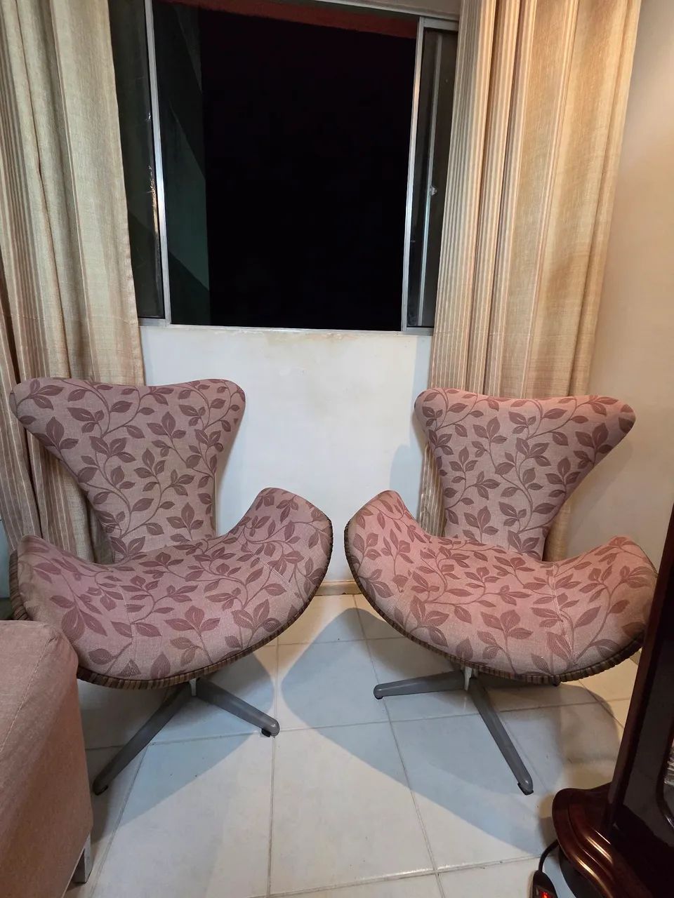 Poltrona giratória Seminova