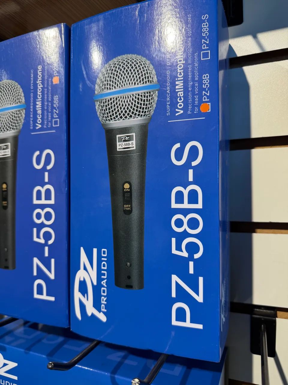 Microfone De Mão Com Fio Pz 58b-s Dinâmico Profissional - Foto 2