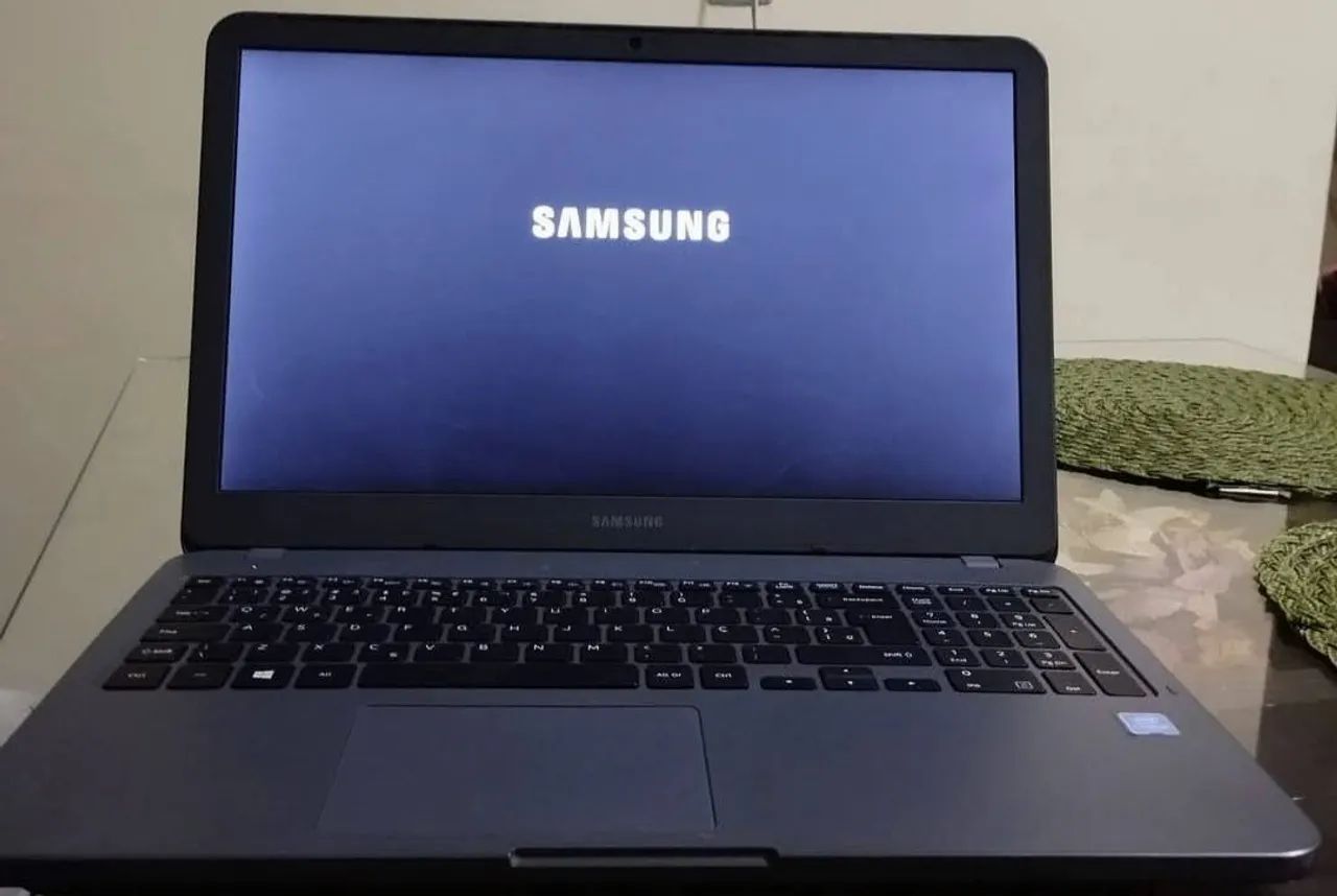 Notebook Samsung com tela vibrante 