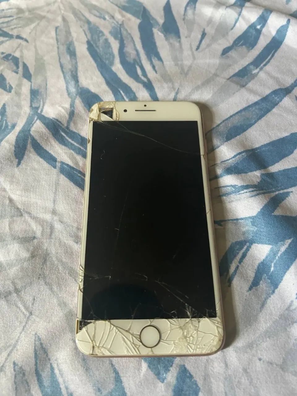 Celular iphone 8plus quebrado - Foto 2