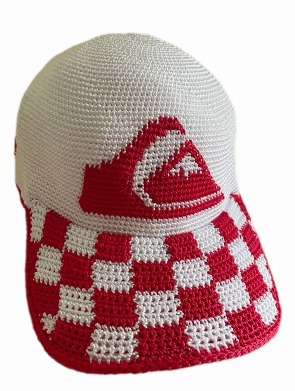Boné de crochê quiksilver xadrez red