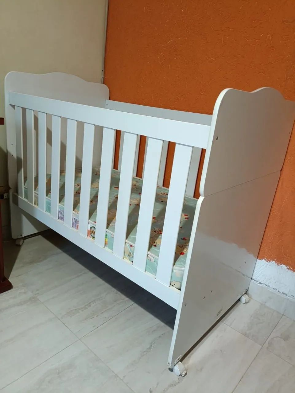 Berço com colchão super conservado  - Foto 2