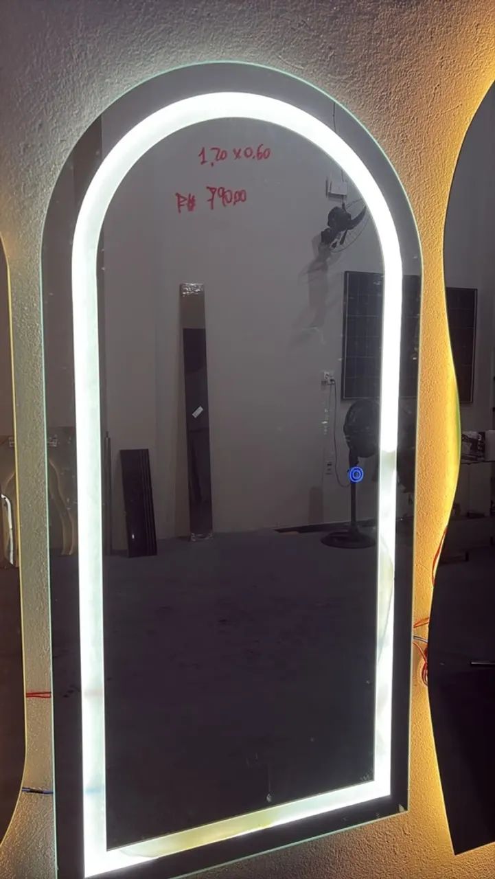 ESPELHOS ORGÂNICOS E JATEADOS COM LED 