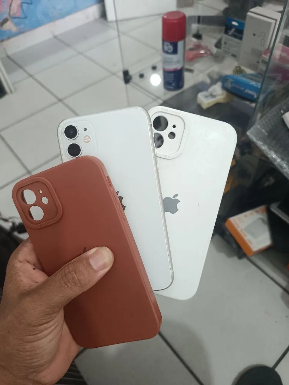 iPhone 11 pra vender vai com carregar película e duas capa  - Foto 2