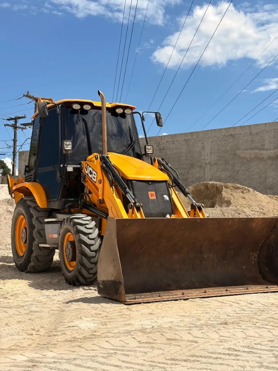 Retroescavadeira JCB 3CX ano 2023 - emplacada - Foto 5