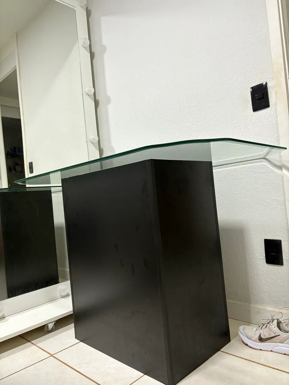 Mesa de jantar de vidro com base preta - Não acompanha cadeiras - Foto 3