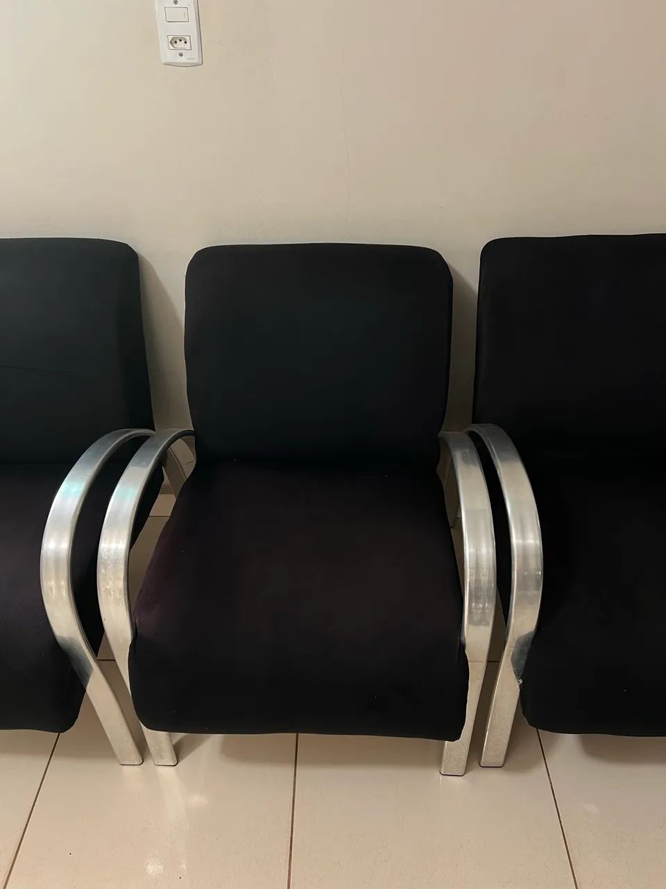 Poltrona preta em ótimo estado confortável 